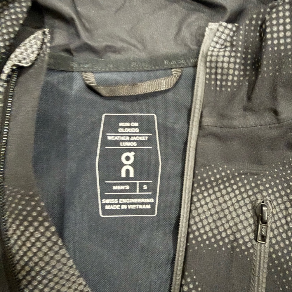 On Running Black Performance Jacket - image 2